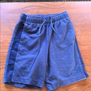 Boys shorts cat and Jack size medium